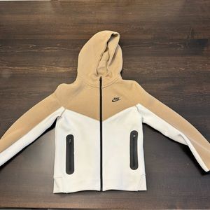 Kids Nike Tech Fleece - excellent condition. Youth M